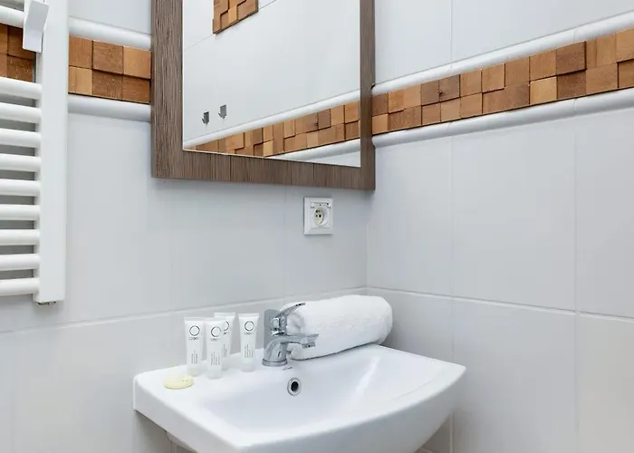 Bright Near Old Town And Wawel By Renters *