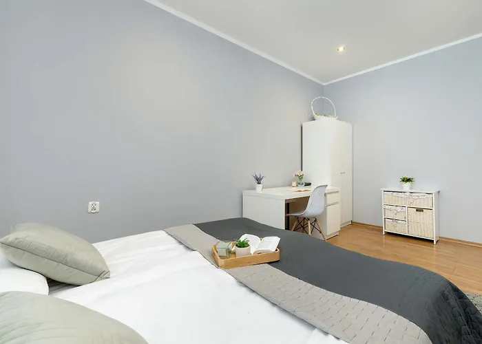 Bright Near Old Town And Wawel By Renters Апартаменты *