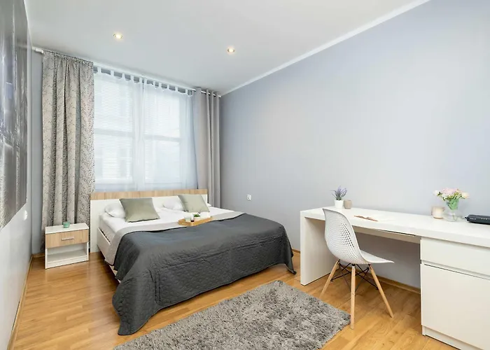 Bright Near Old Town And Wawel By Renters *