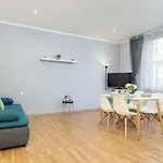 Bright Near Old Town And Wawel By Renters