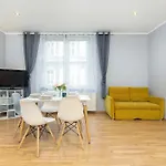 Bright Near Old Town And Wawel By Renters