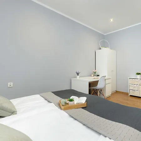Bright Near Old Town And Wawel By Renters Apartmán *