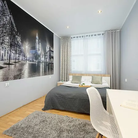 Bright Near Old Town And Wawel By Renters Krakov
